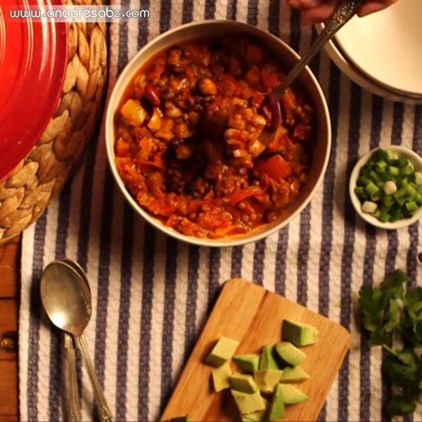 چیلی-با-نخود-سیاه-گلاره